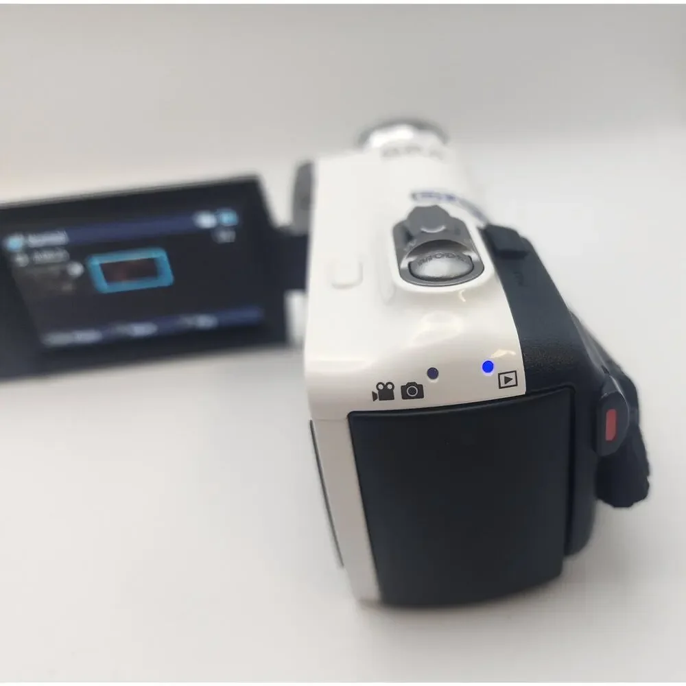 Samsung HMX-F90 HD Camcorder + New Battery, Charger, Memory Card, Manual, etc